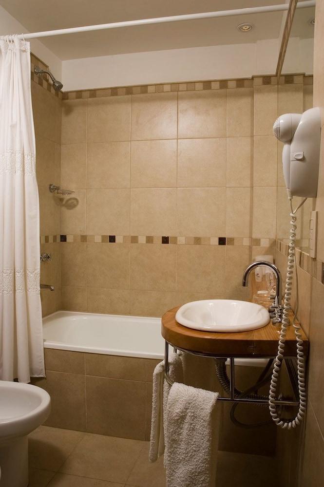 Roblesur Inn